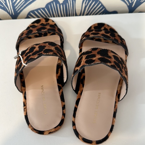 NIB Stuart Weitzman Santorini scalloped leopard-print calf hair sandals 34.5/4.5 - Picture 4 of 7